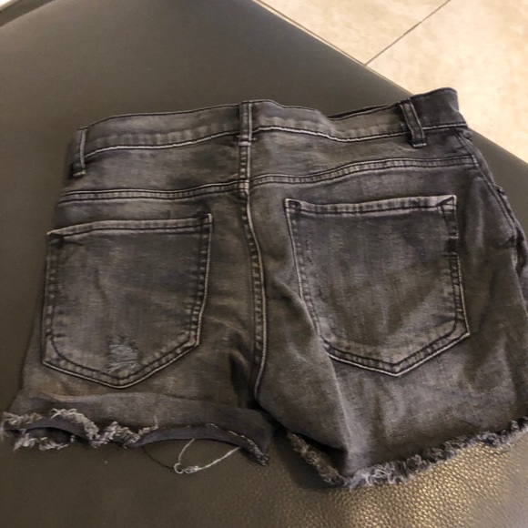 Shorts - Picture 3 of 3